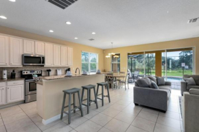 Veranda Home, 8br, 6 en-suites, Lake View,POOL SPA villa